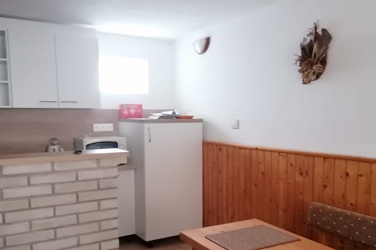 Jedálenské posedenie pri kuchyni