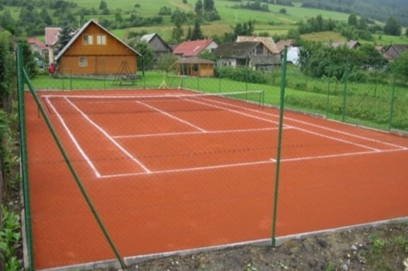 Antukový tenisový kurt